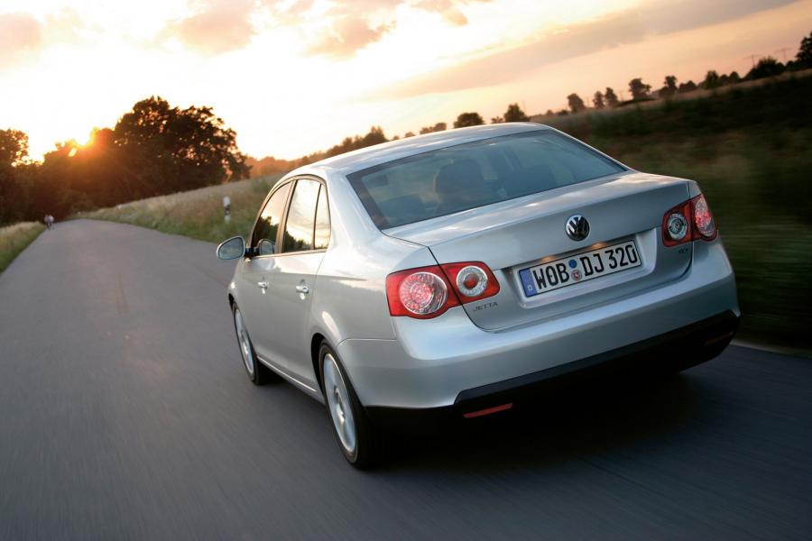  Volkswagen Jetta 2005 года  (фото 11 из 131)